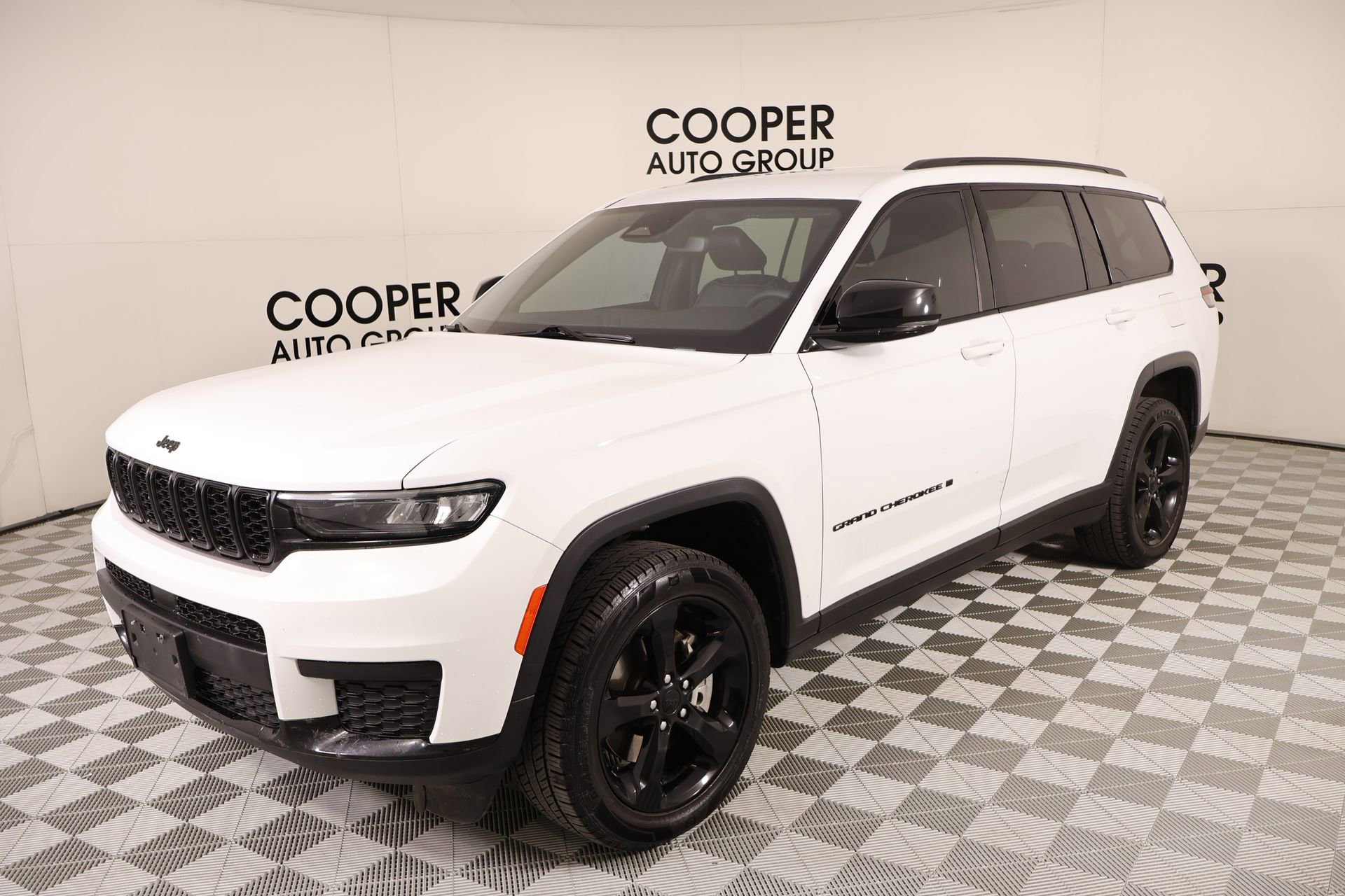 Used 2023 Jeep Grand Cherokee L Laredo image 10