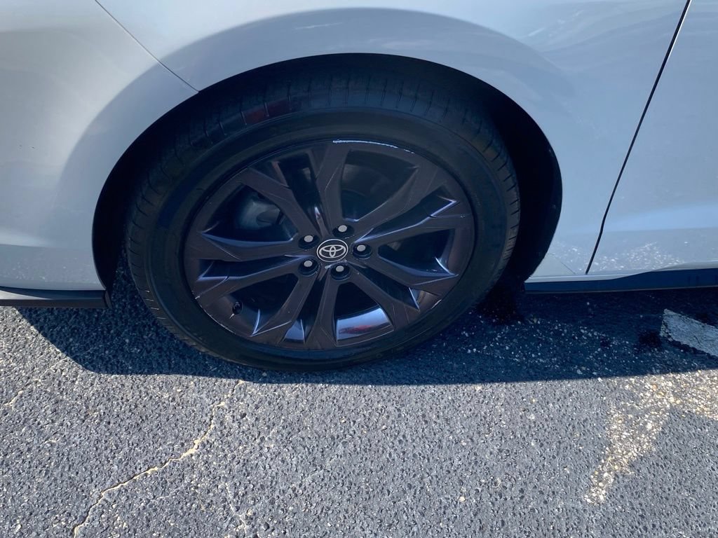 Used 2023 Toyota Sienna XSE FWD image 19