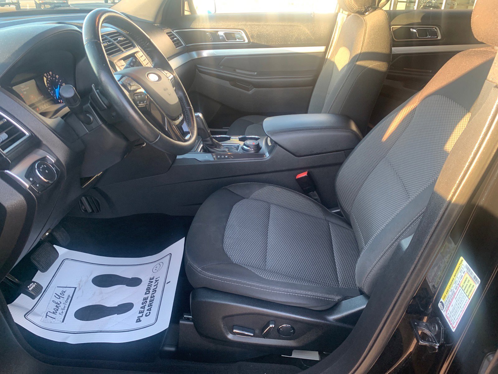 Used 2017 Ford Explorer XLT image 7