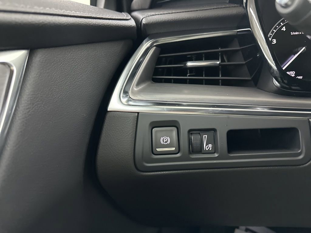 New 2025 Cadillac XT5 Luxury image 37