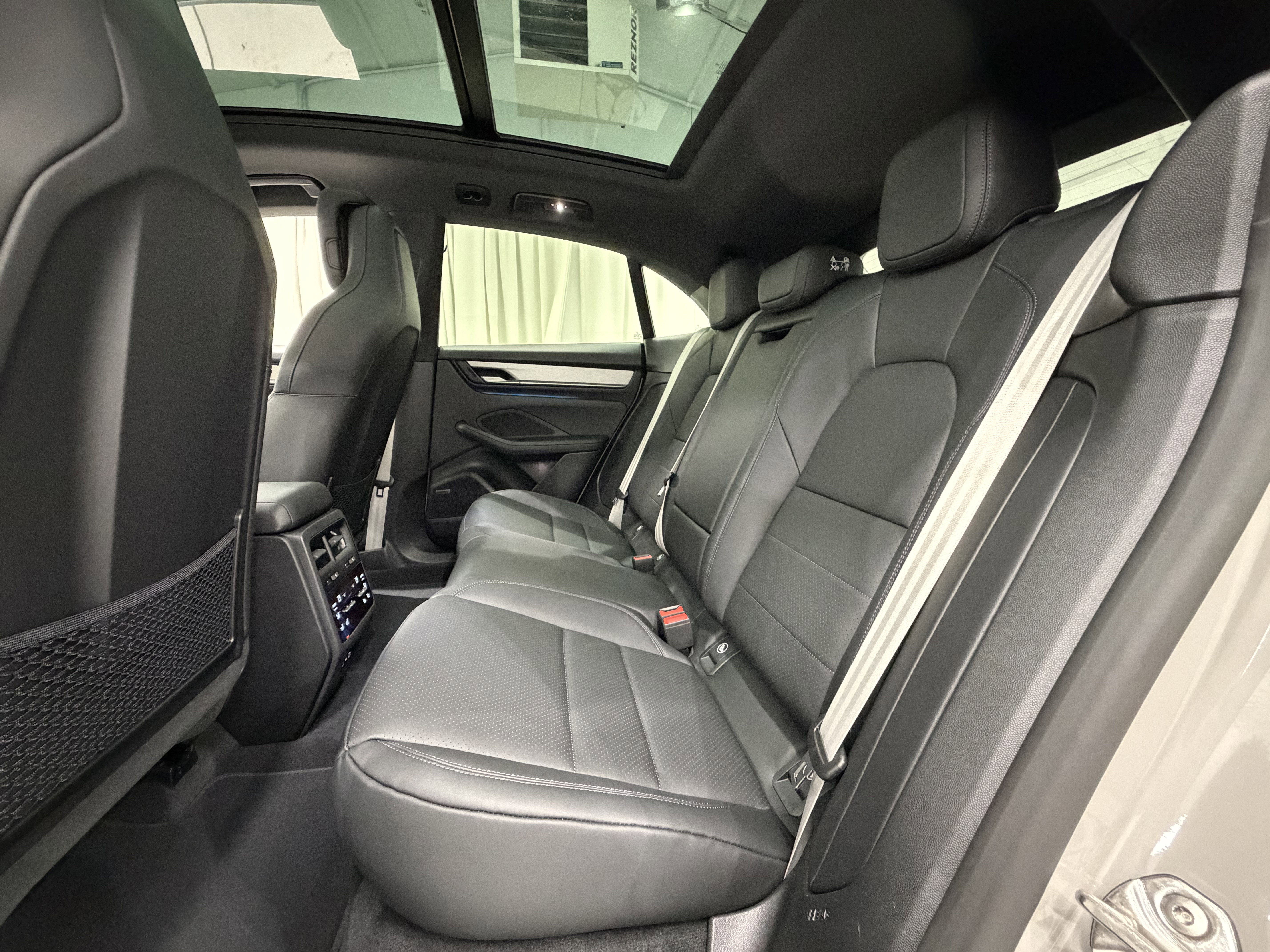 New 2026 Porsche Macan 4 Electric image 20