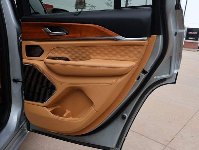 Used 2023 Jeep Grand Cherokee Summit image 15