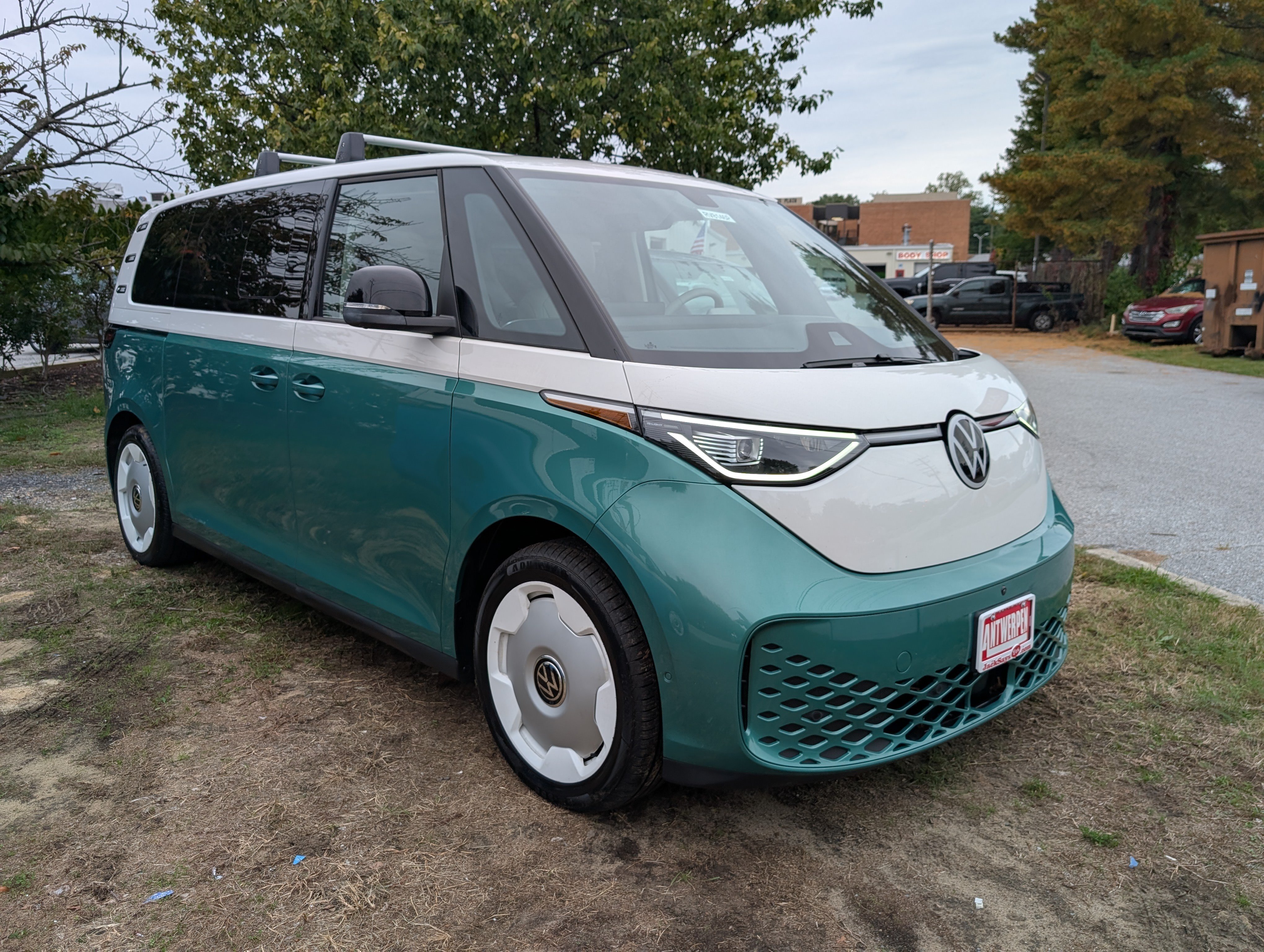 Used 2025 Volkswagen ID. Buzz 1st Edition AWD/4WD image 2