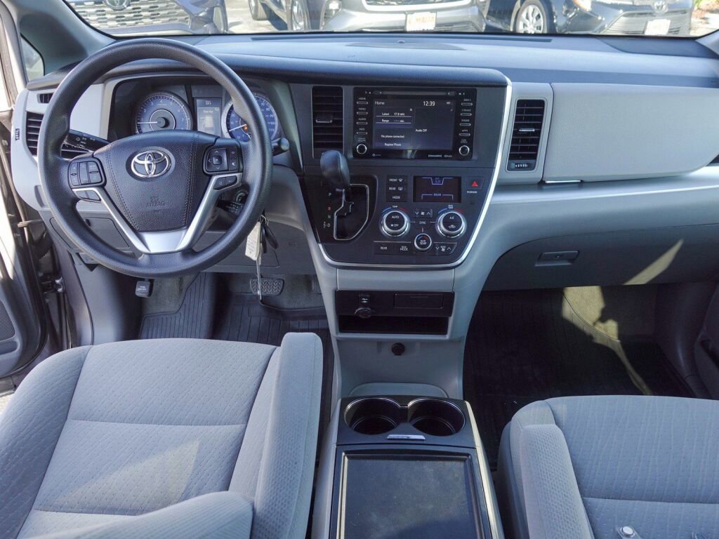 Certified 2018 Toyota Sienna LE image 12