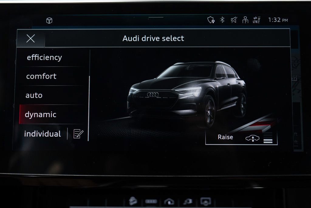 Used 2021 Audi e-tron Premium Plus w/ Premium Plus Package image 29
