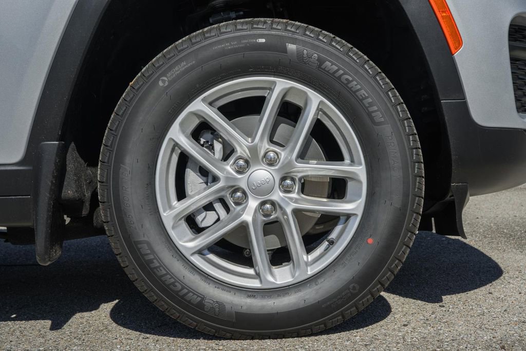 New 2025 Jeep Grand Cherokee Laredo X w/ Luxury Tech Group I image 16