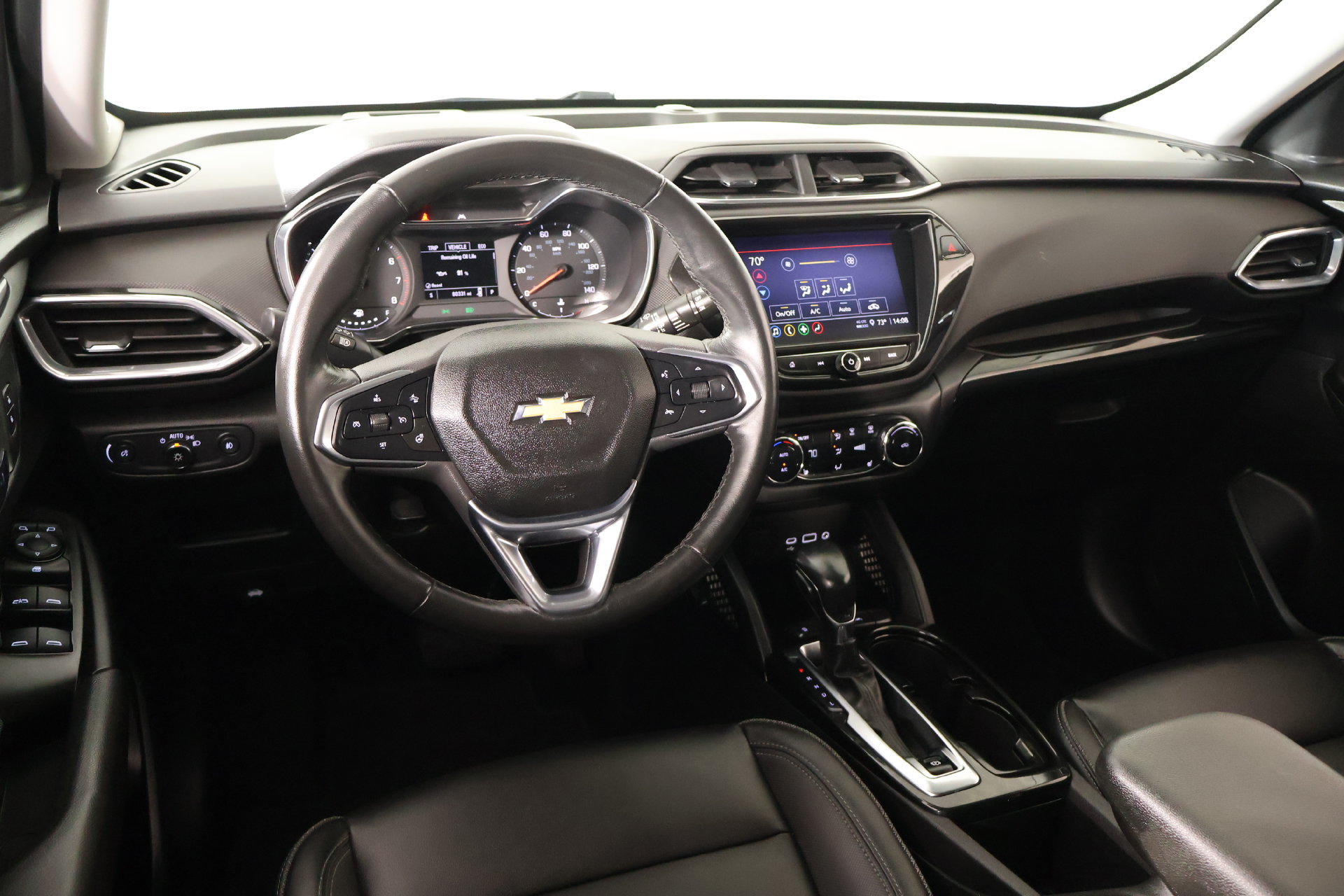 Used 2022 Chevrolet TrailBlazer LT w/ Premium Seating Package FWD image 2