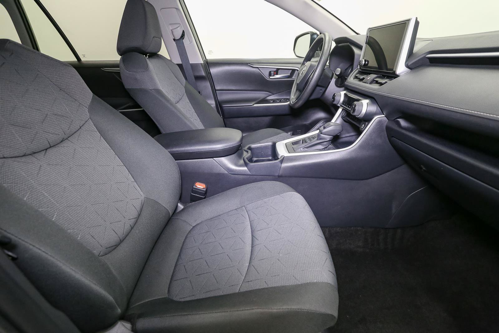 Used 2025 Toyota RAV4 XLE AWD/4WD image 18