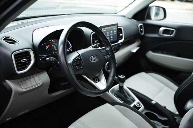 Used 2024 Hyundai Venue SEL image 18