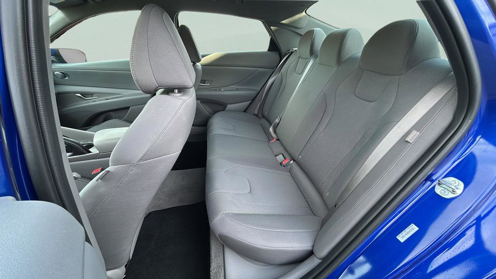Certified 2025 Hyundai Elantra SE image 14