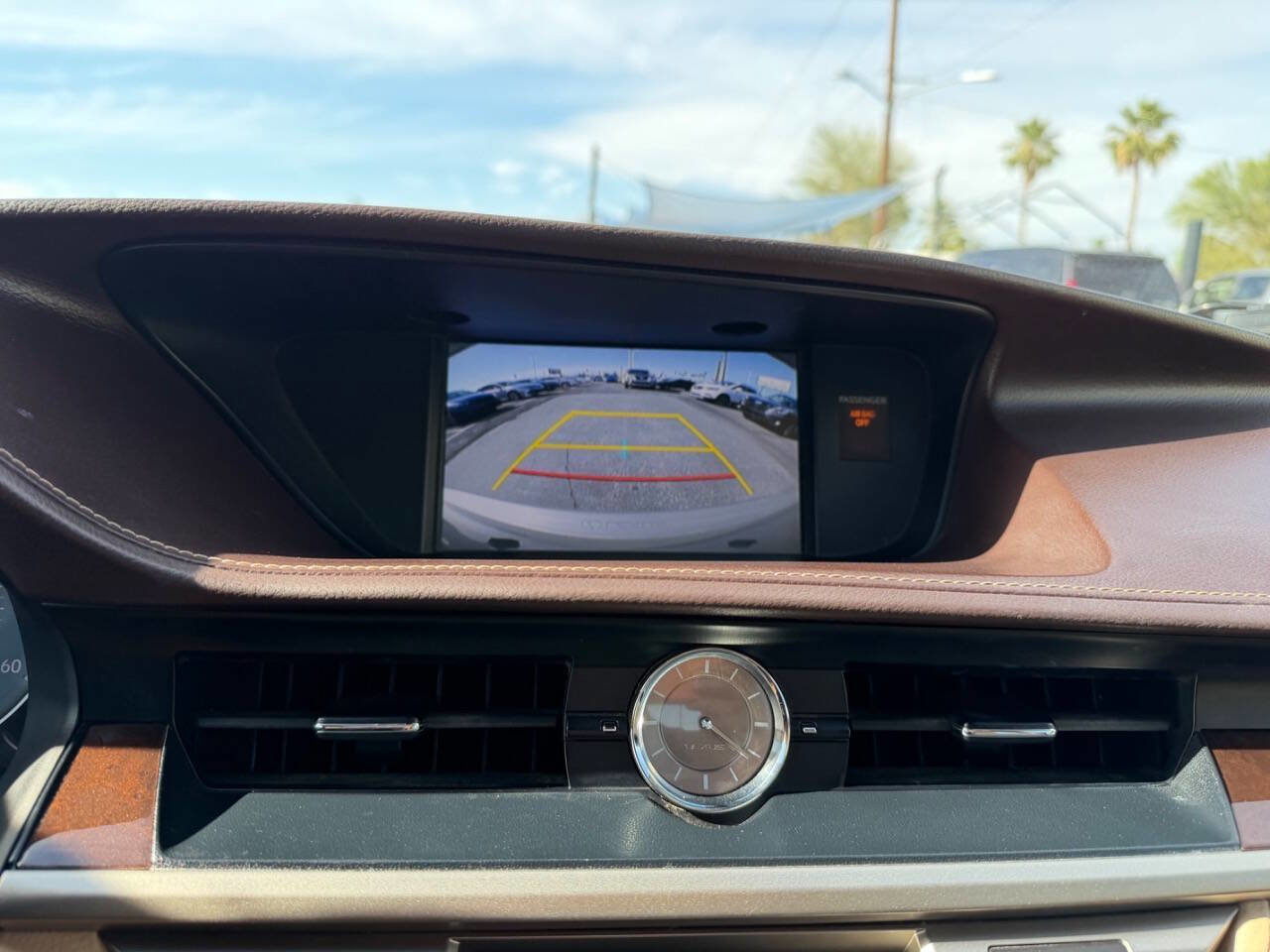Used 2016 Lexus ES 350 w/ Luxury Package w/Wood Trim FWD image 23