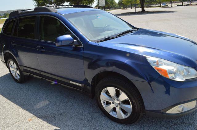 Used 2010 Subaru Outback 3.6R Limited AWD/4WD image 3
