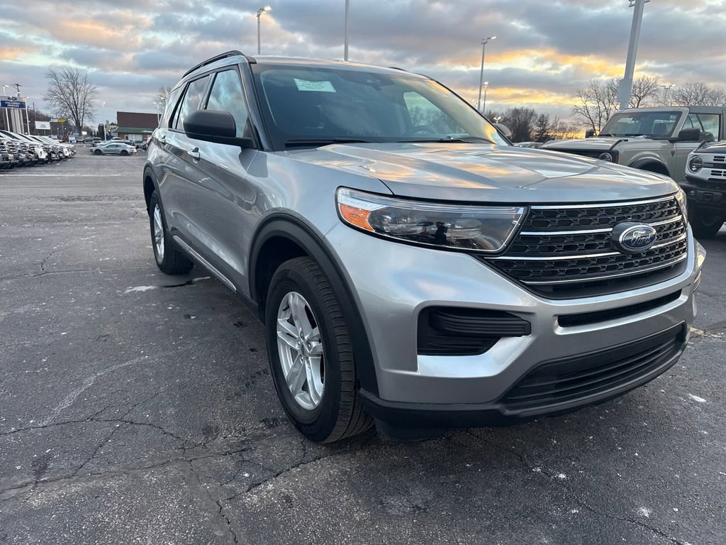 Used 2023 Ford Explorer XLT AWD/4WD image 4