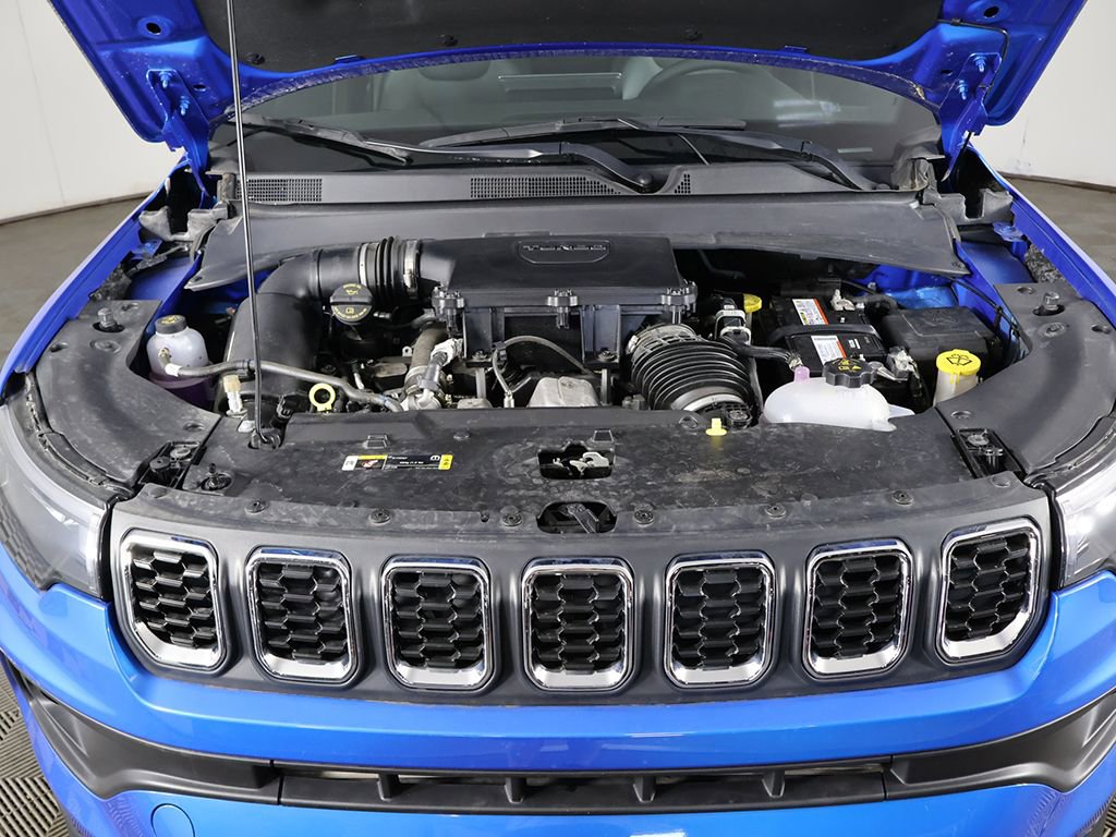 Used 2024 Jeep Compass Latitude AWD/4WD image 16