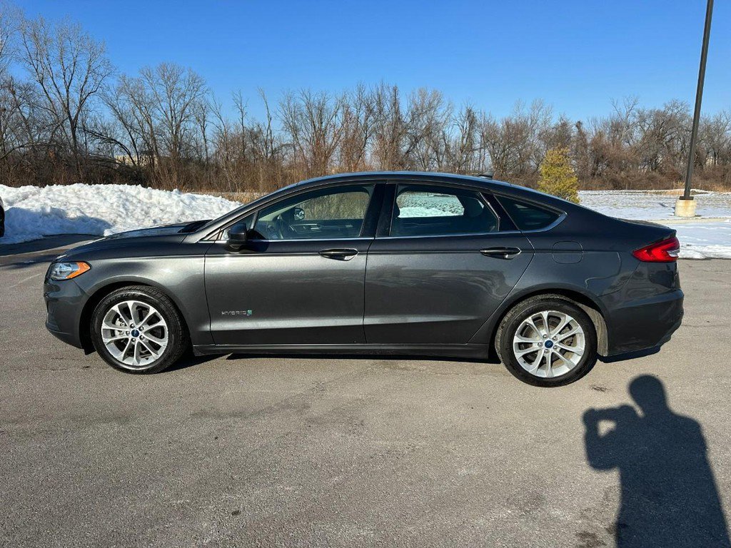Used 2019 Ford Fusion SE image 2