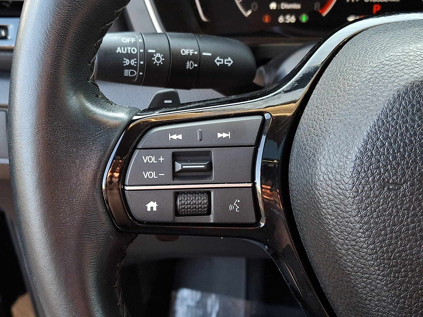 Used 2024 Honda Pilot Touring image 22