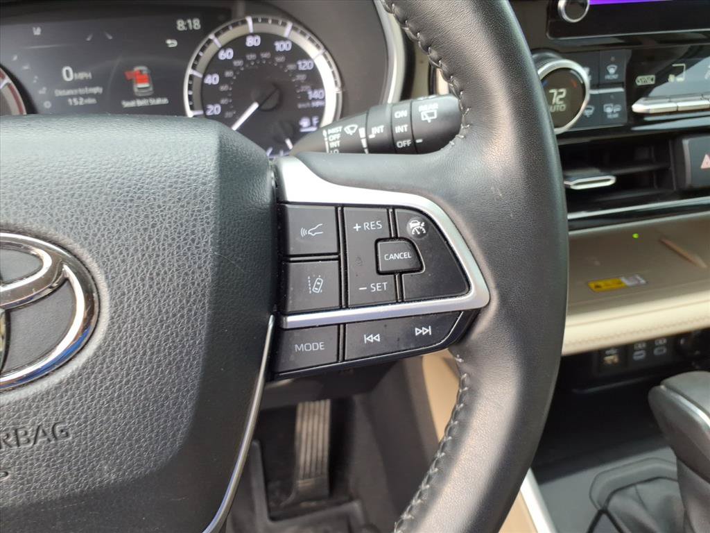 Used 2023 Toyota Highlander XLE AWD/4WD image 32