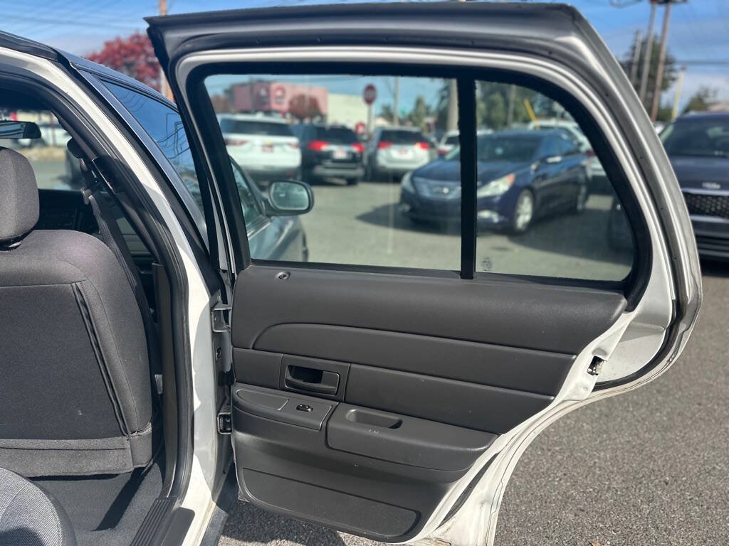 Used 2004 Ford Crown Victoria Police Interceptor RWD image 18