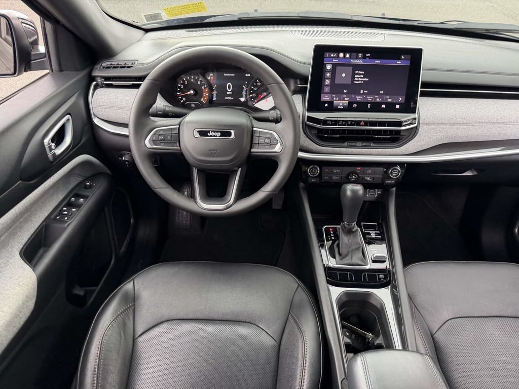 Used 2023 Jeep Compass Latitude AWD/4WD image 19