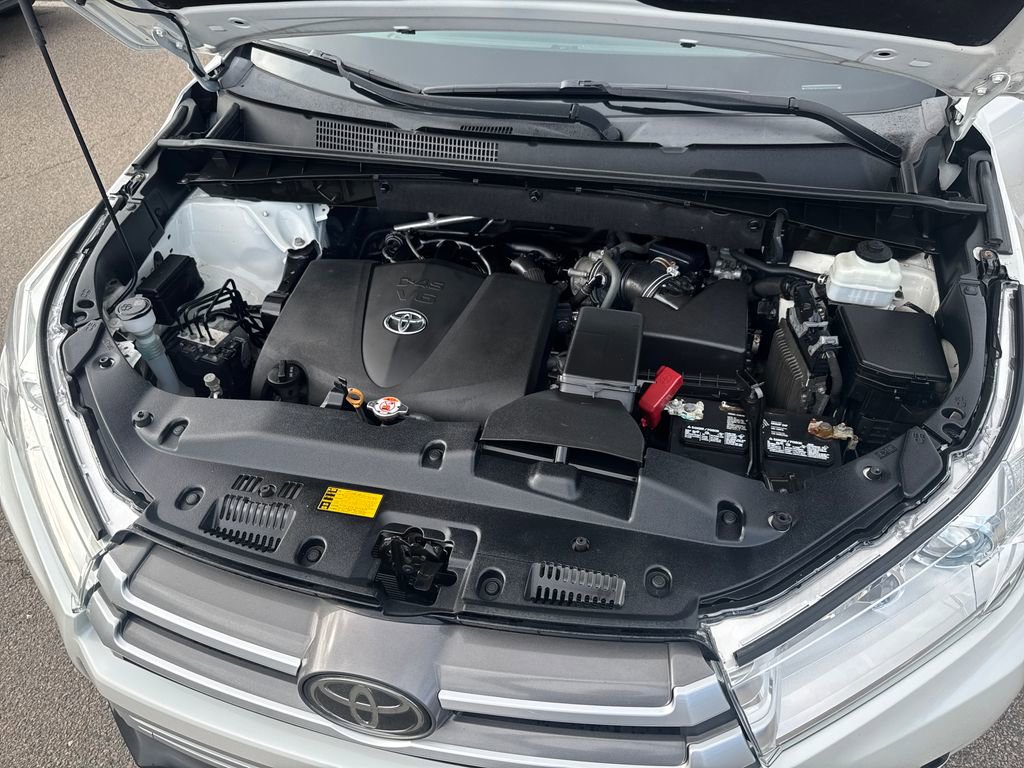 Used 2019 Toyota Highlander LE AWD/4WD image 45