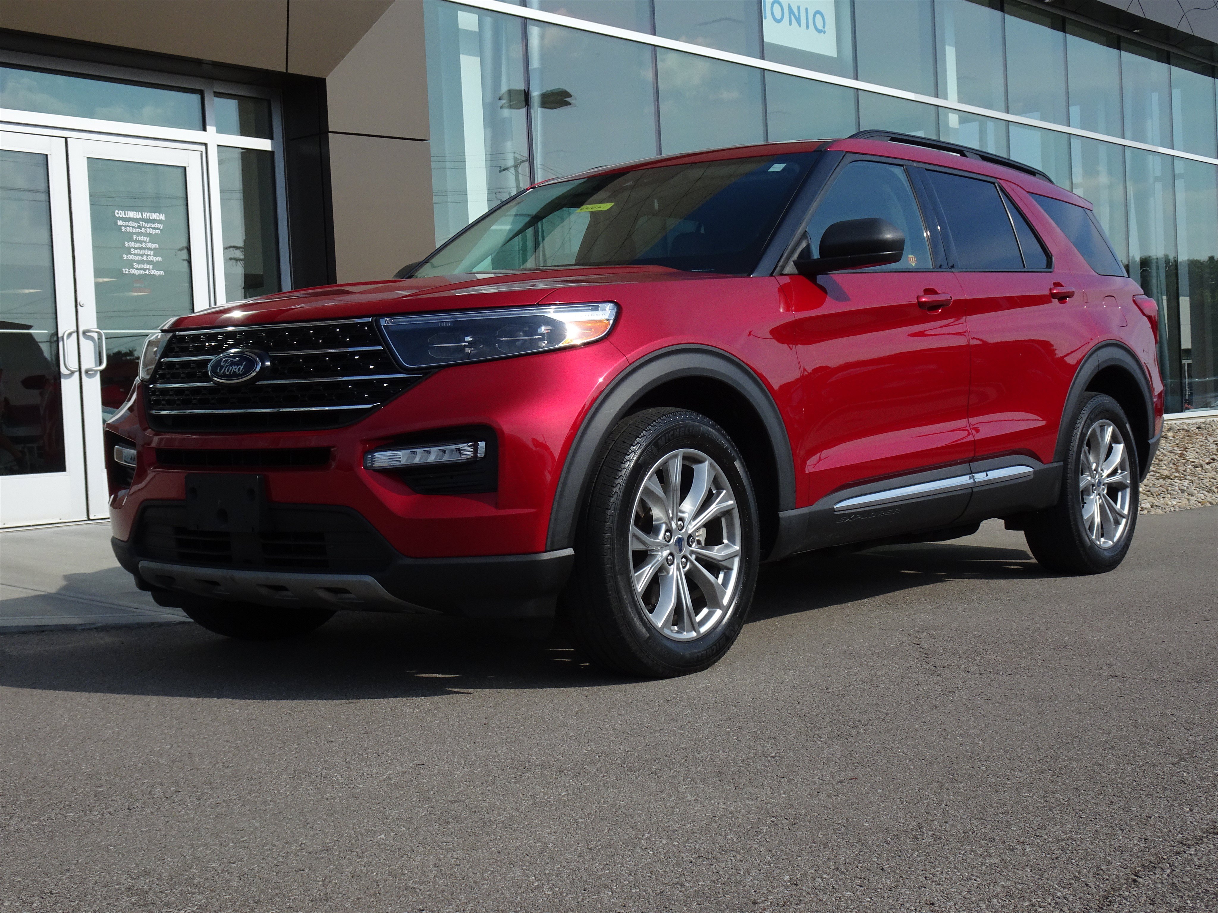 Used 2020 Ford Explorer XLT w/ Equipment Group 202A AWD/4WD image 1