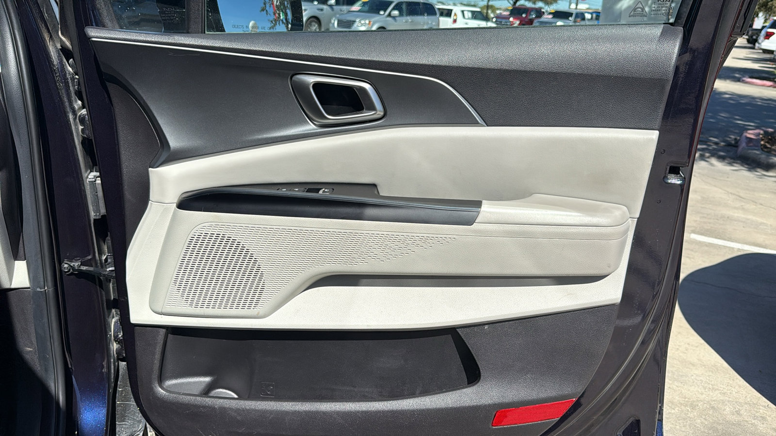 Used 2024 Kia Carnival LX image 31