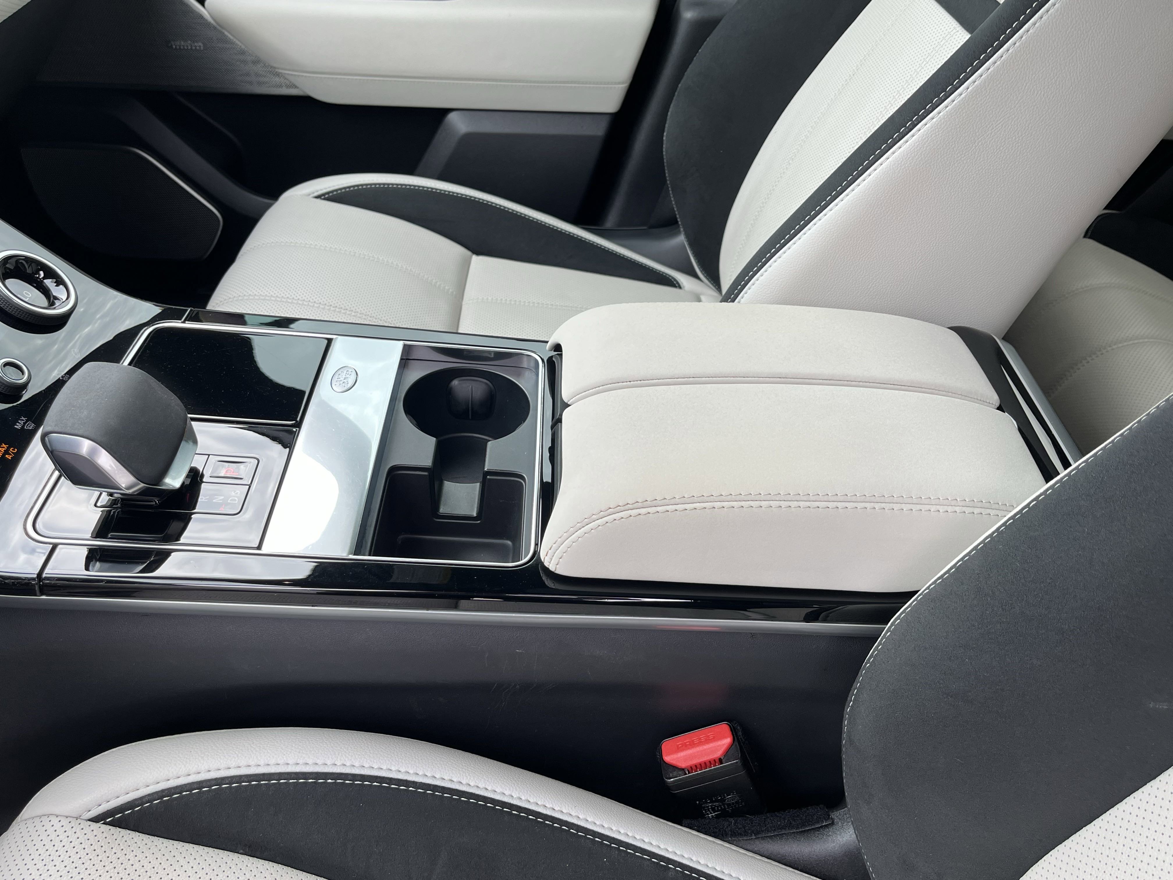 Certified 2023 Land Rover Range Rover Velar R-Dynamic S image 27