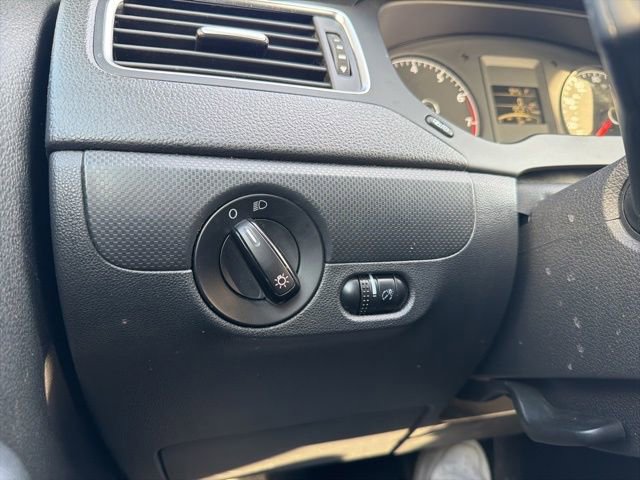 Used 2014 Volkswagen Jetta S image 30