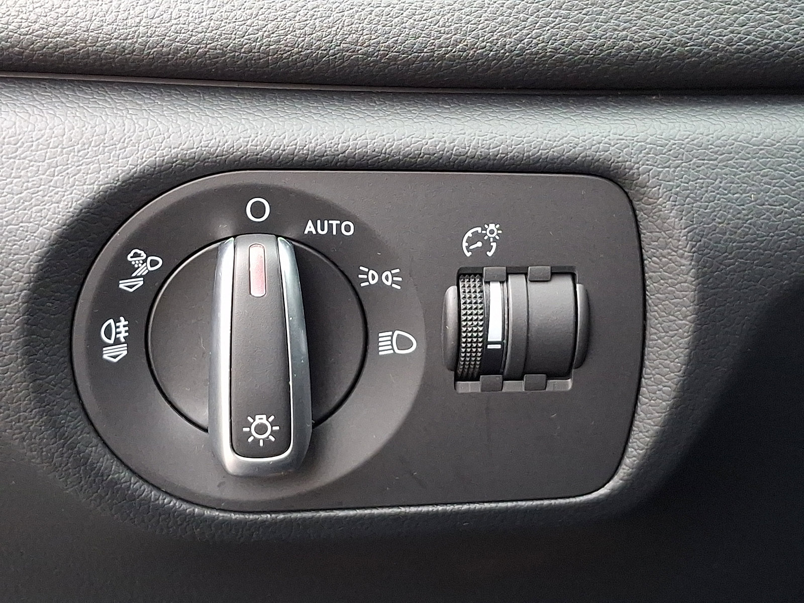 Used 2016 Audi Q3 2.0T Premium Plus w/ Technology Package image 31