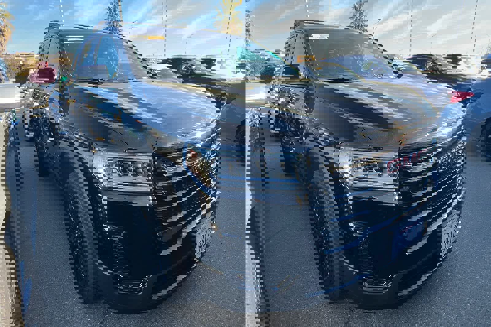 Used 2023 GMC Acadia SLE w/ Elevation Edition image 3