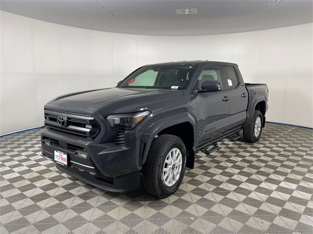 New 2025 Toyota Tacoma SR5