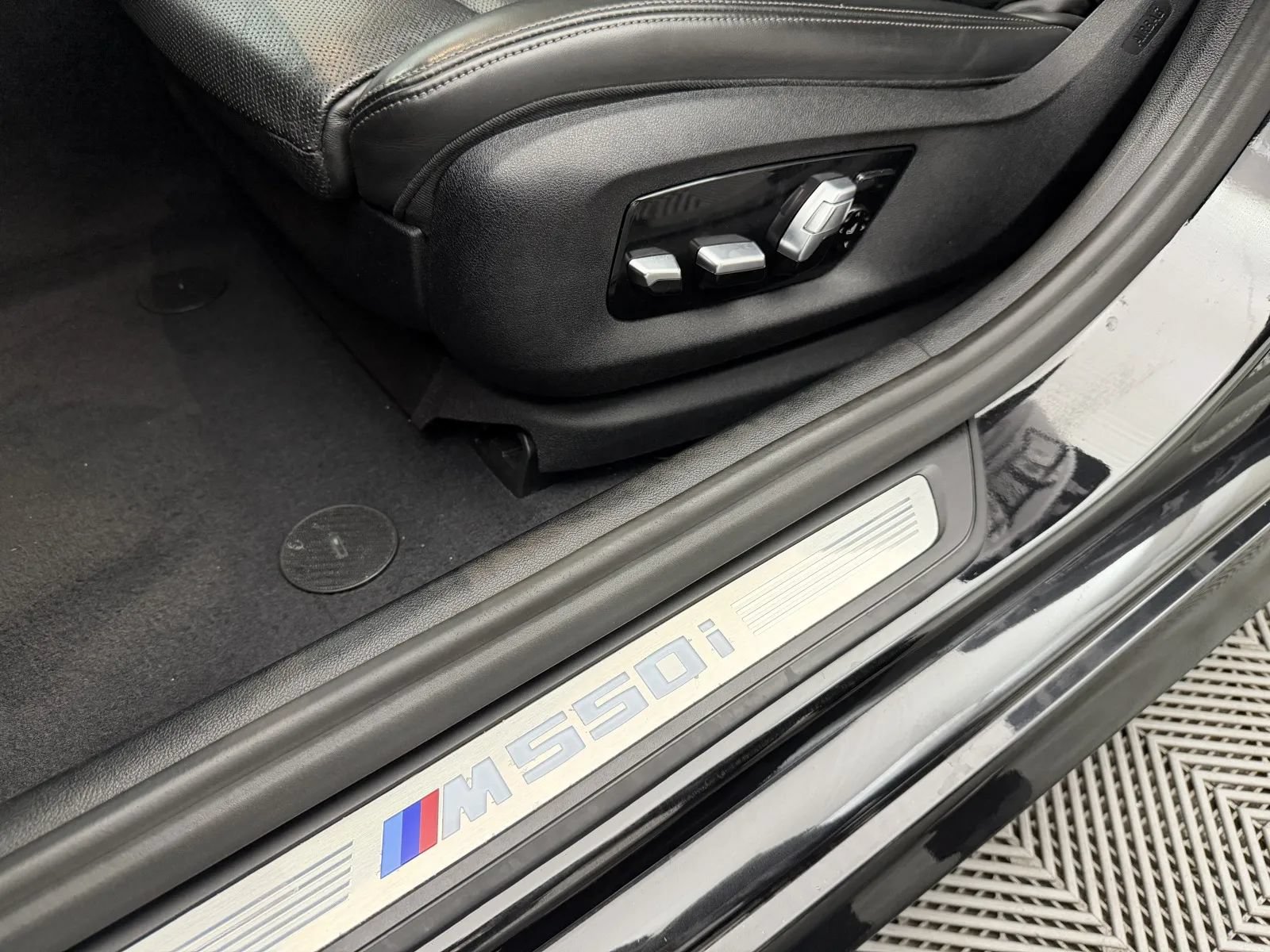 Used 2021 BMW M550i xDrive AWD/4WD image 10
