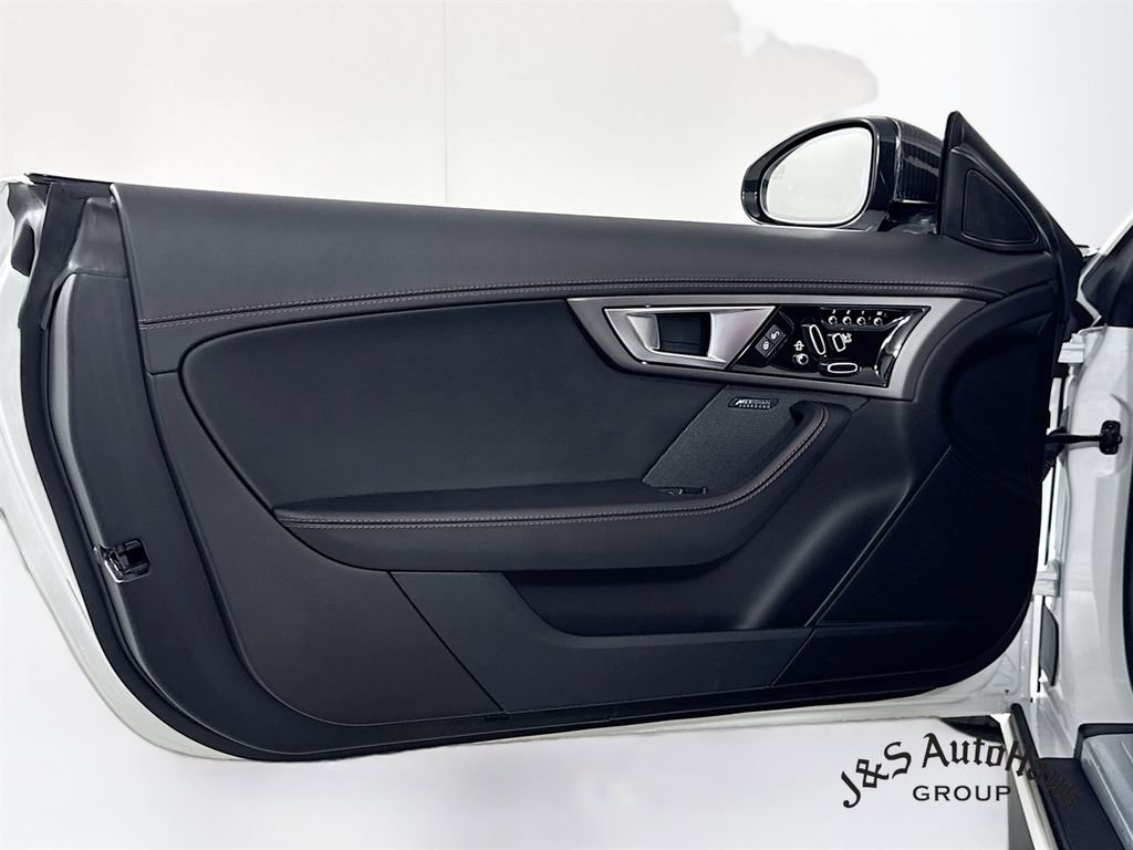 Used 2016 Jaguar F-TYPE R image 22