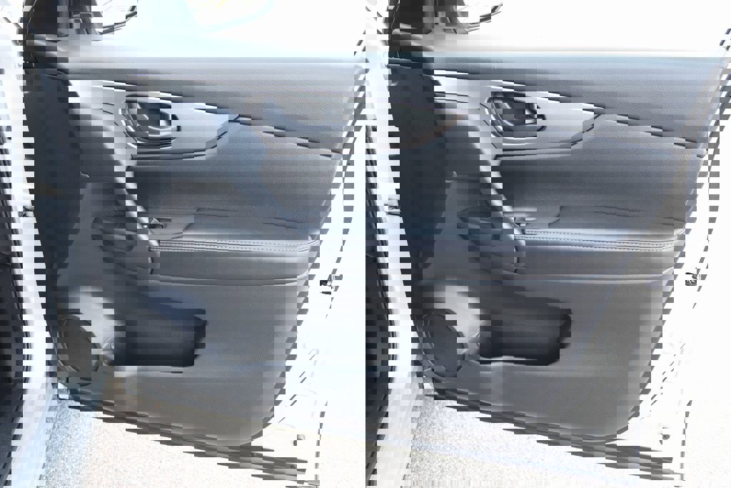 Used 2021 Nissan Rogue Sport S image 5