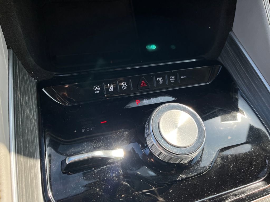 Used 2023 Jeep Wagoneer L Series II image 26