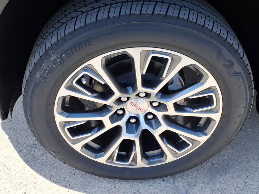 New 2026 GMC Yukon Denali image 9