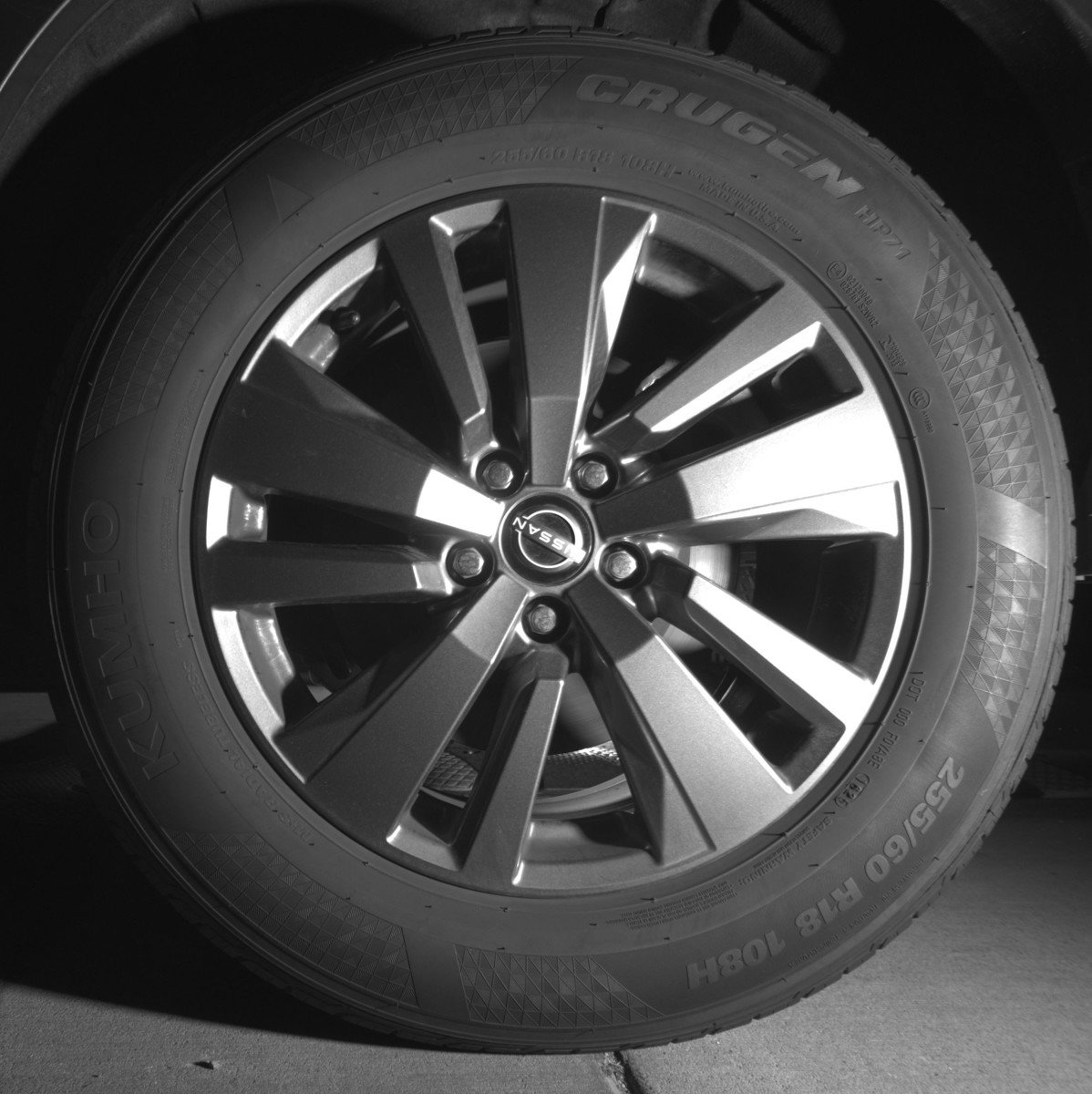 Used 2025 Nissan Pathfinder SV image 14