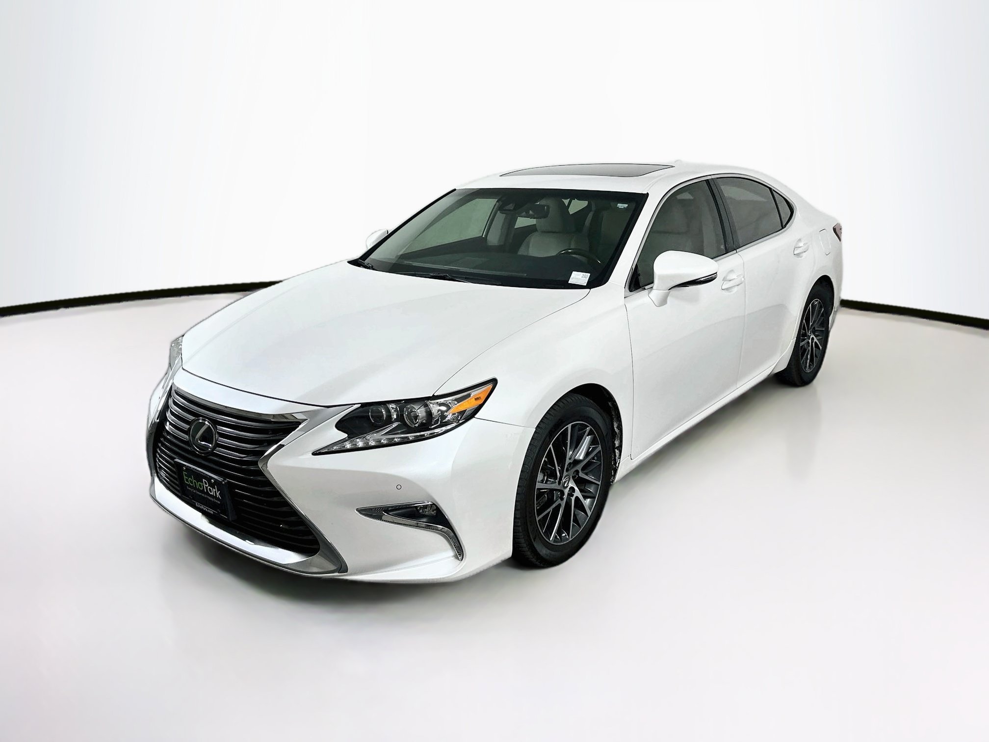 Used 2017 Lexus ES 350 w/ Luxury Package FWD image 3