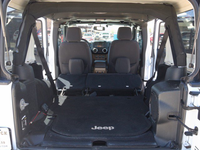 Used 2014 Jeep Wrangler Unlimited Sahara w/ Connectivity Group AWD/4WD image 27