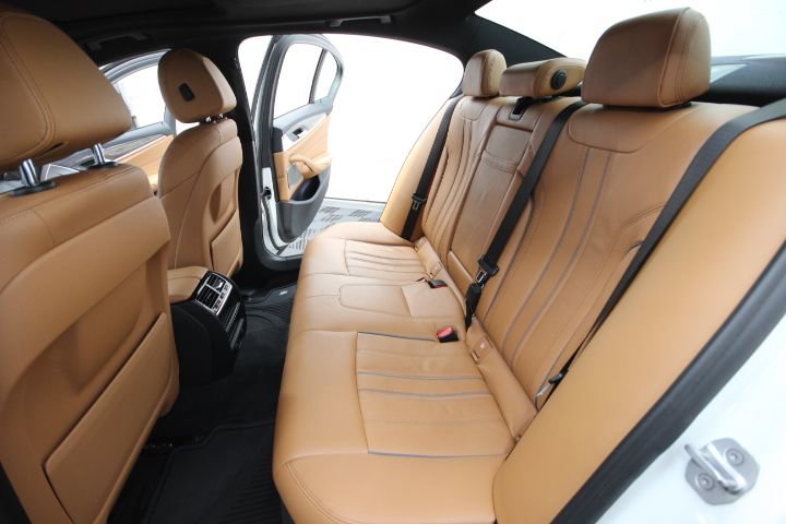 Used 2018 BMW 540i xDrive image 25