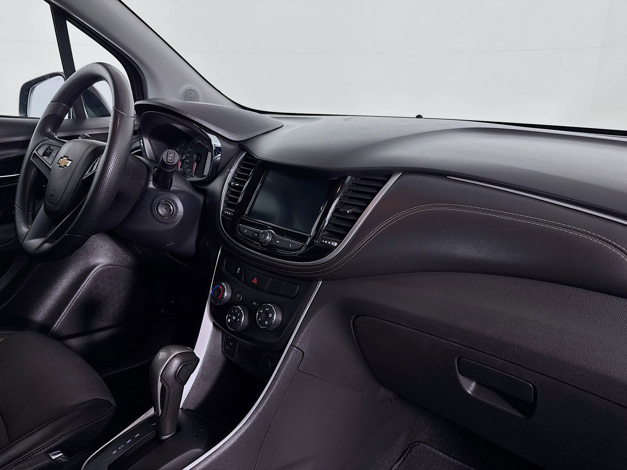 Used 2021 Chevrolet Trax LT image 28