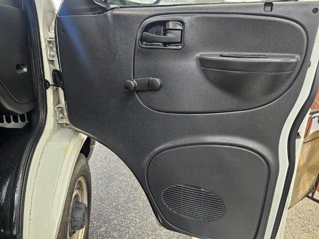 Used 2001 Dodge B2500 Passenger image 16