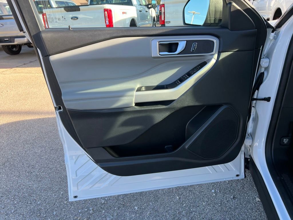 Used 2021 Ford Explorer XLT w/ Equipment Group 202A image 11