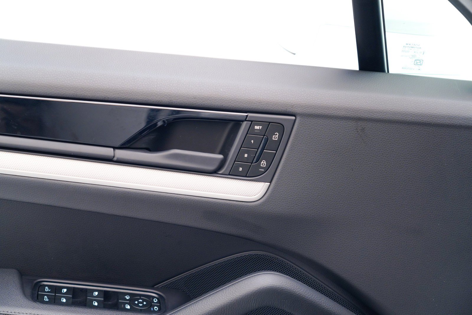 Used 2025 Porsche Cayenne S image 24