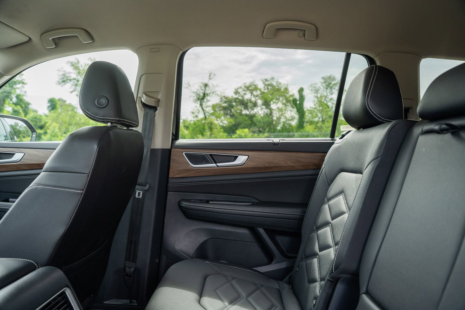Used 2025 Volkswagen Atlas SE FWD image 20