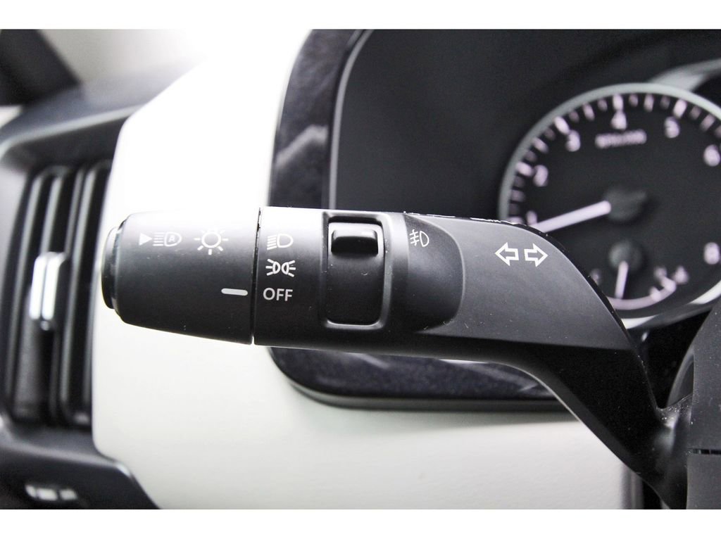 Used 2023 Nissan Pathfinder SL image 19