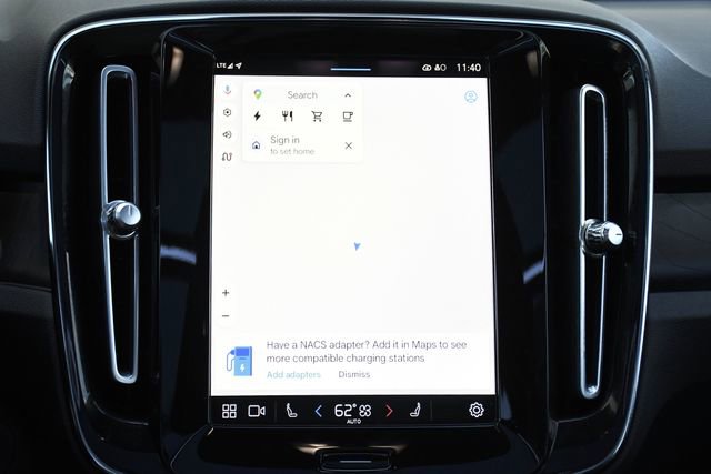 Used 2023 Volvo XC40 Recharge Plus image 19