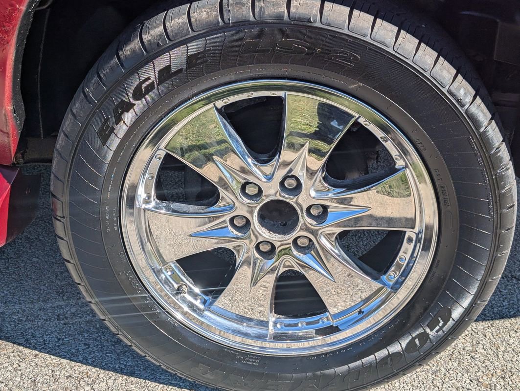 Used 2005 Cadillac Escalade EXT image 38