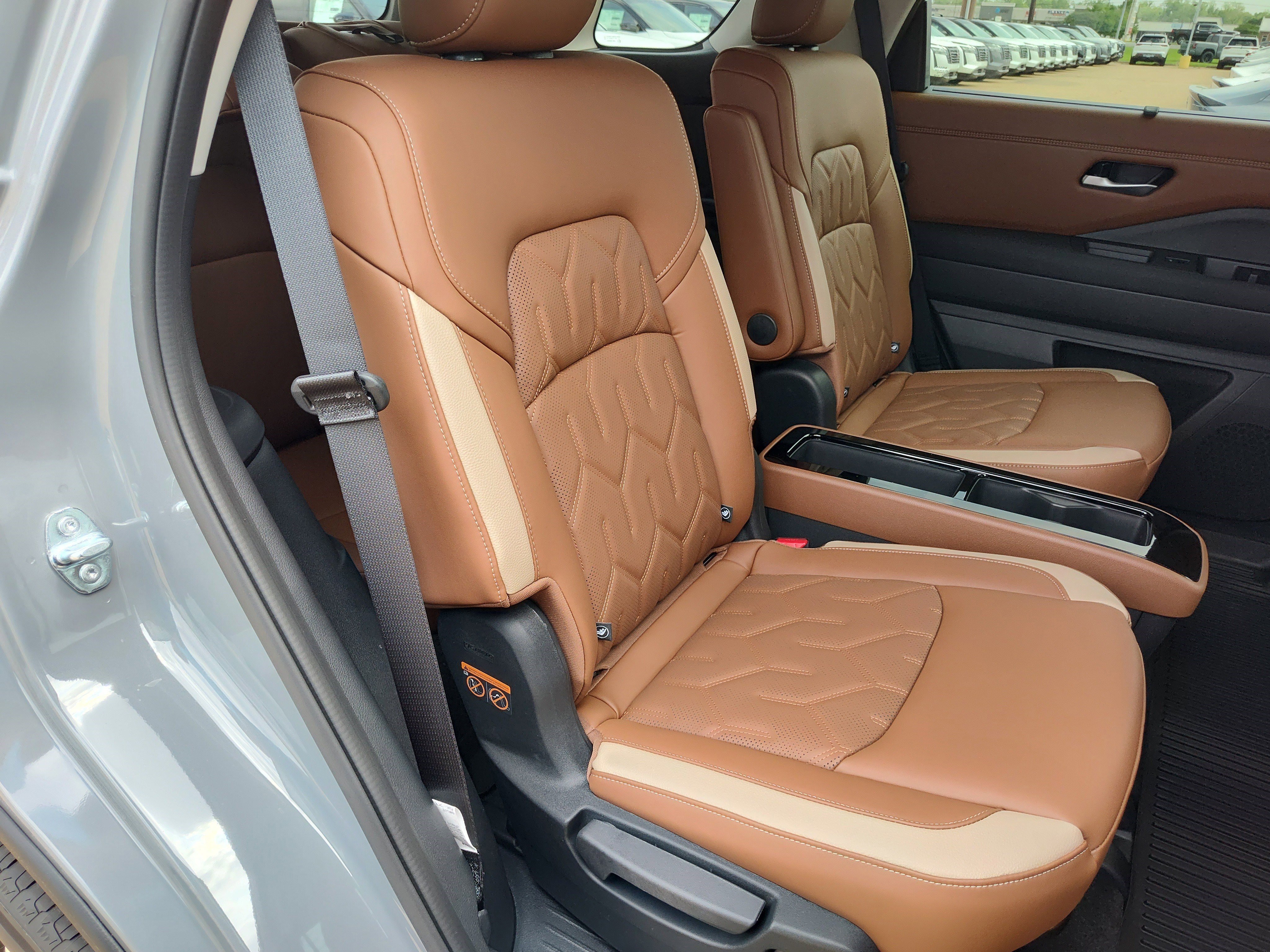 New 2026 Nissan Pathfinder Platinum FWD image 14