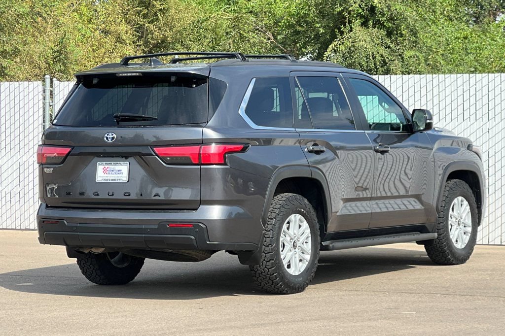 Used 2024 Toyota Sequoia SR5 w/ SR5 Premium Package AWD/4WD image 4